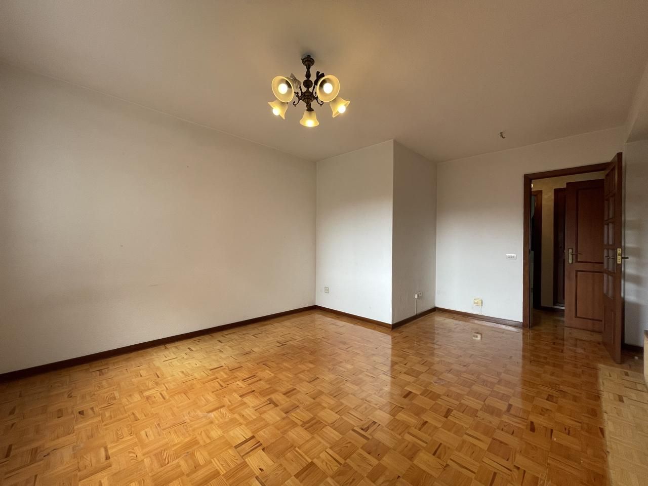 Sala d'estar de Pis en venda en A Coruña Capital  amb Calefacció i Parquet