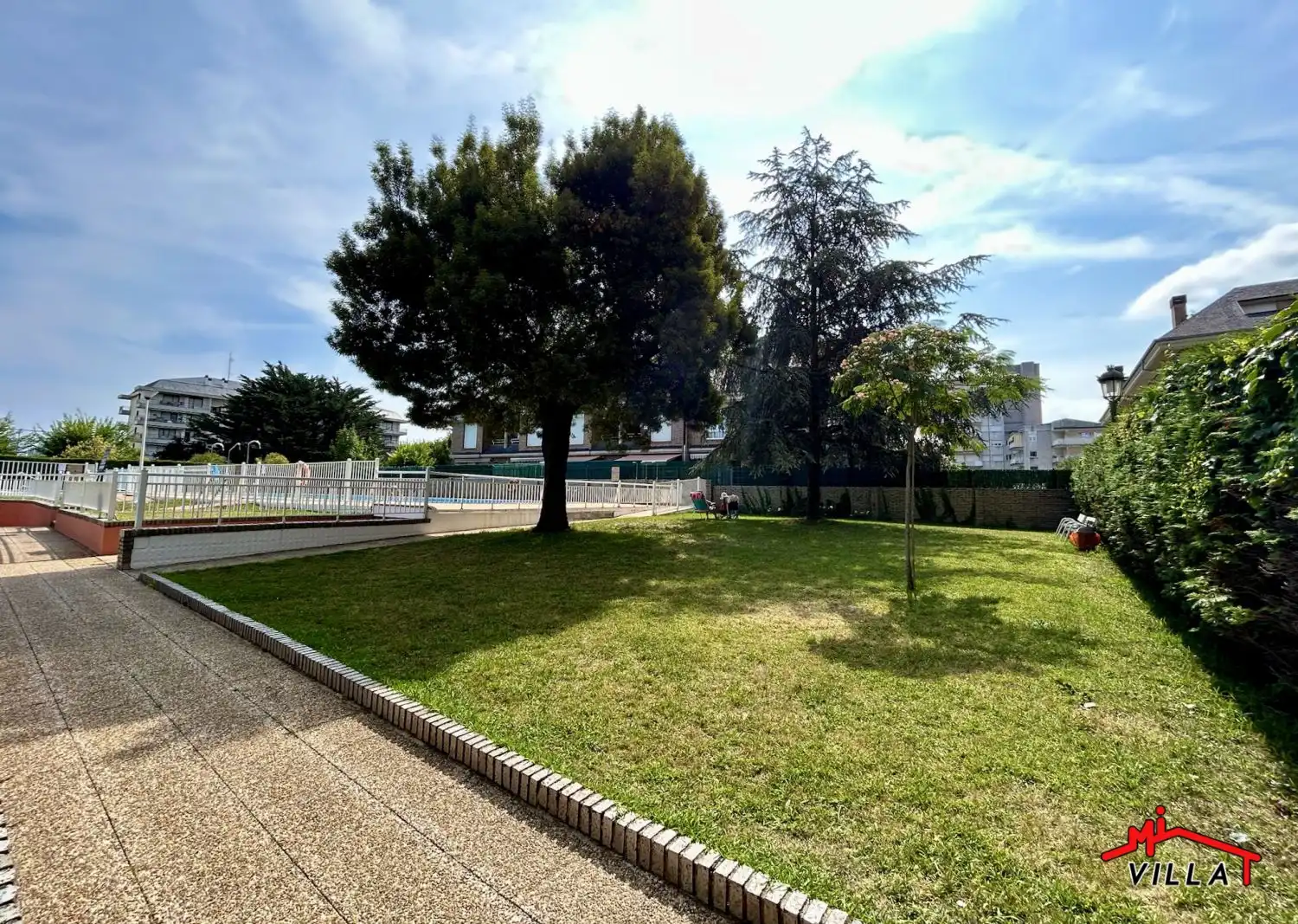 Jardí de Pis en venda en Laredo amb Calefacció, Terrassa i Traster