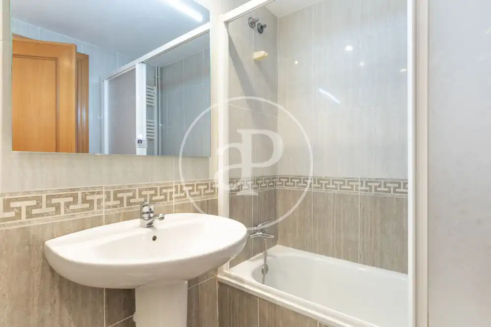Baño de Piso de alquiler en Valencia con Aire acondicionado, Calefacción y Terraza