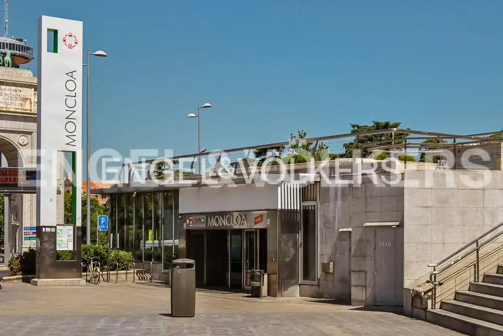 Vista exterior de Pis de lloguer en Madrid amb Calefacció i Es permeten mascotes