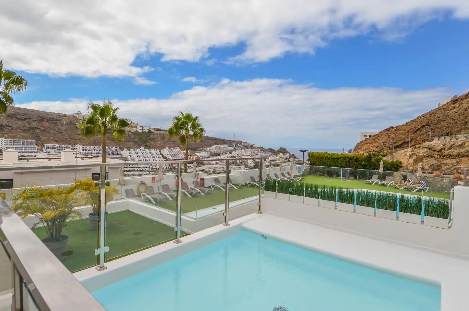 Piscina de Apartament en venda en Mogán amb Terrassa, Moblat i Piscina comunitària