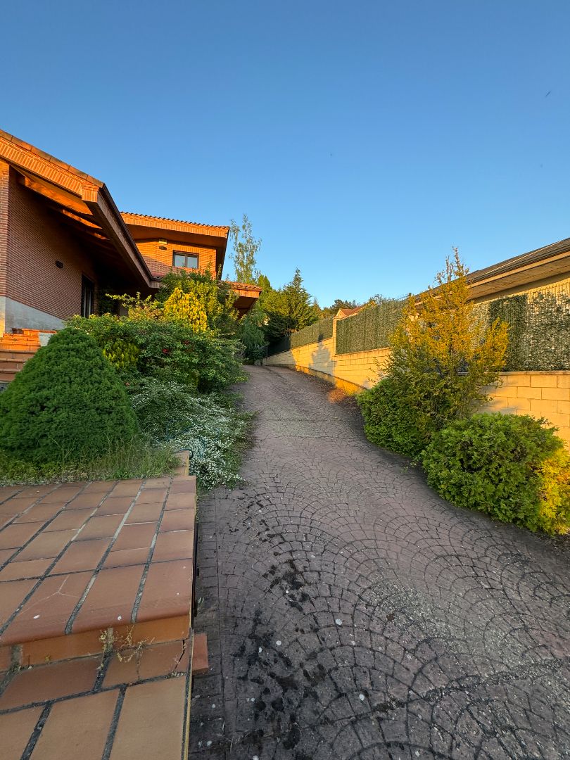 Haus oder Chalet zum verkauf in Calle los Acebos A, 48, Sariegos