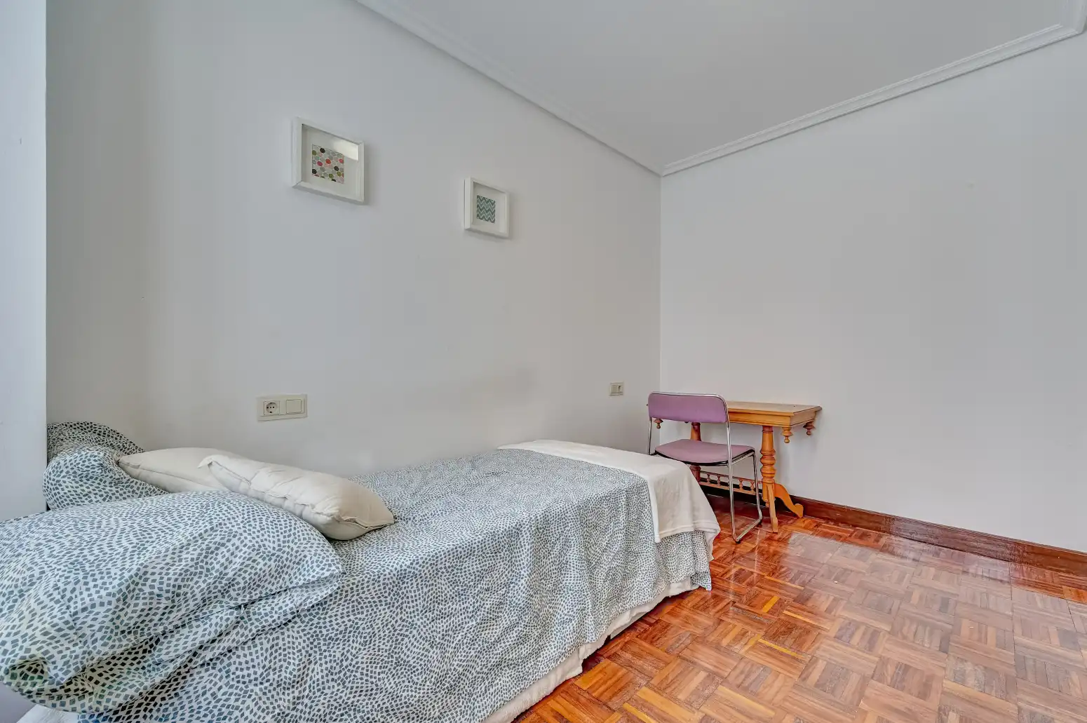 Habitación de Ático en venta en  Pamplona / Iruña con Calefacción, Parquet y Balcón