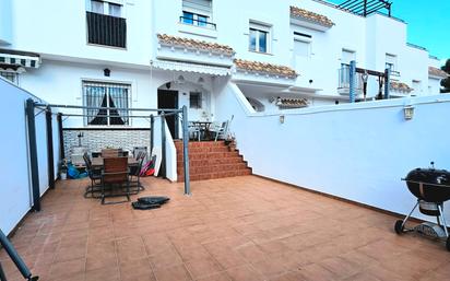 Jardí de Casa adosada en venda en Fuengirola amb Aire condicionat, Terrassa i Balcó