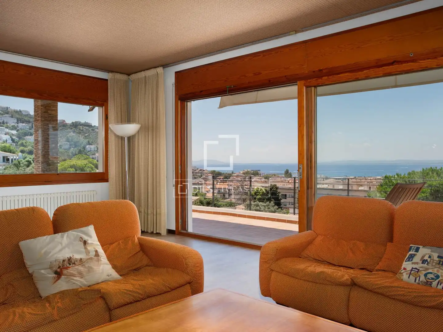 Sala d'estar de Casa o xalet en venda en Roses amb Aire condicionat, Calefacció i Jardí privat