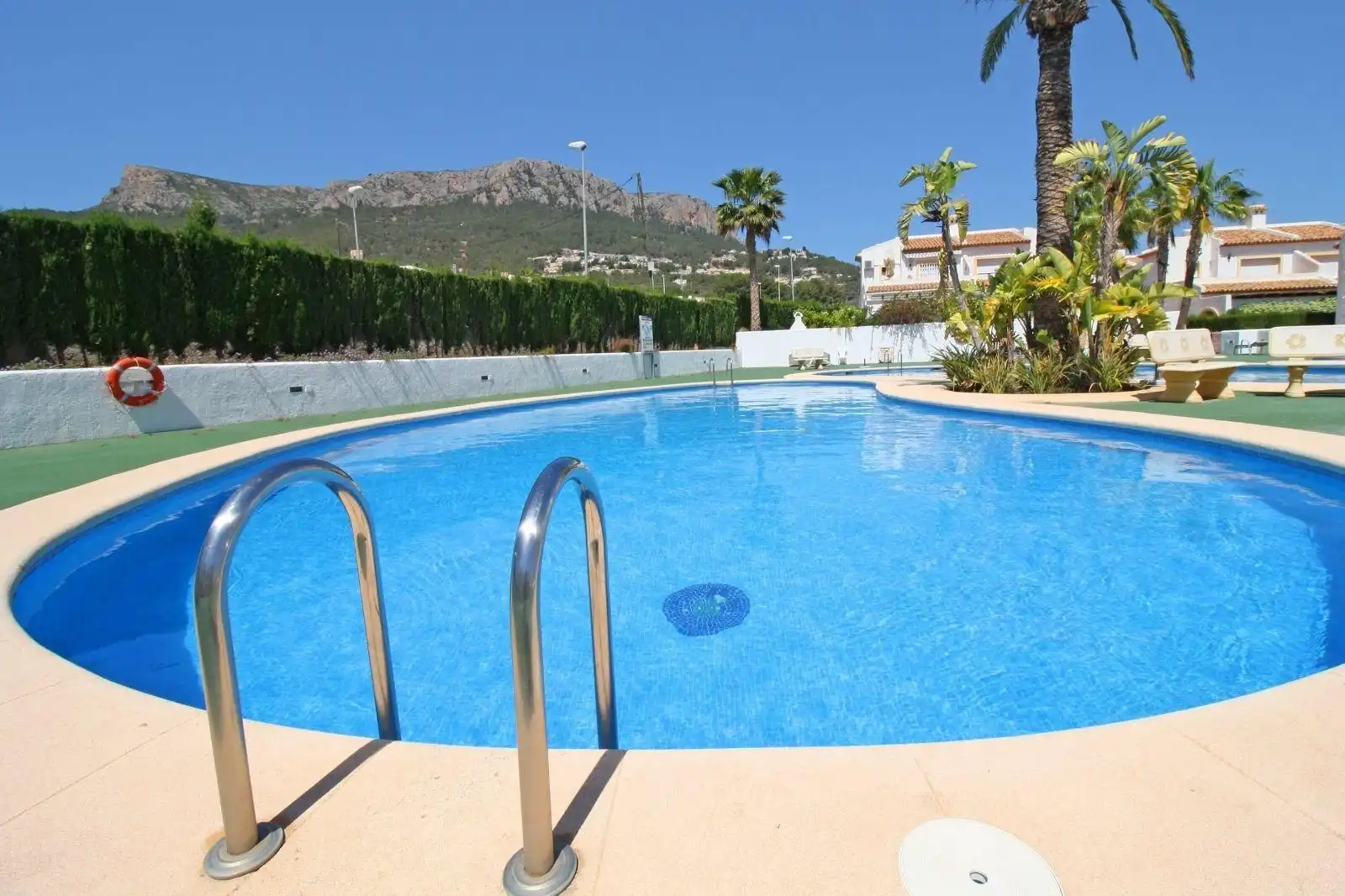 Piscina de Casa adosada en venda en Calpe / Calp amb Aire condicionat, Calefacció i Jardí privat