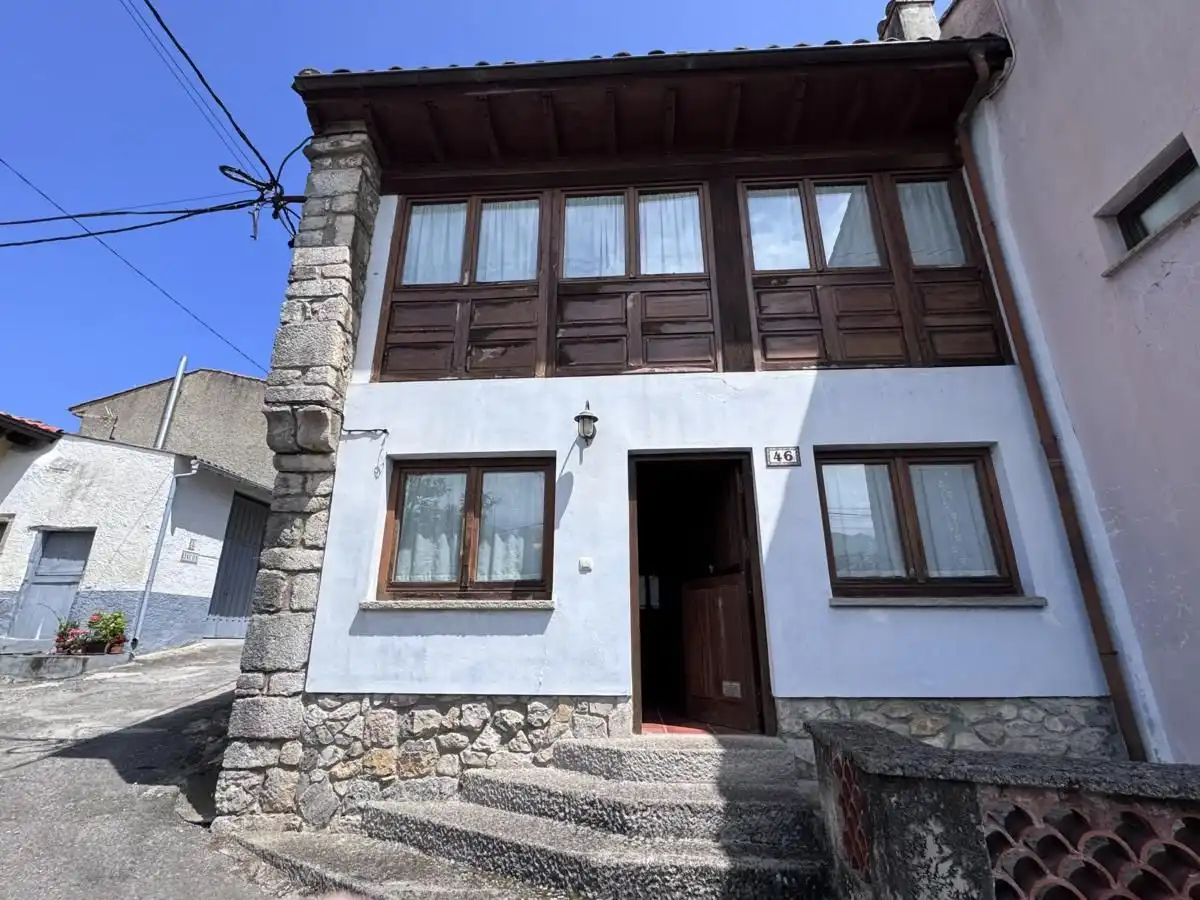 Vista exterior de Casa adosada en venta en Llanes con Calefacción, Jardín privado y Terraza