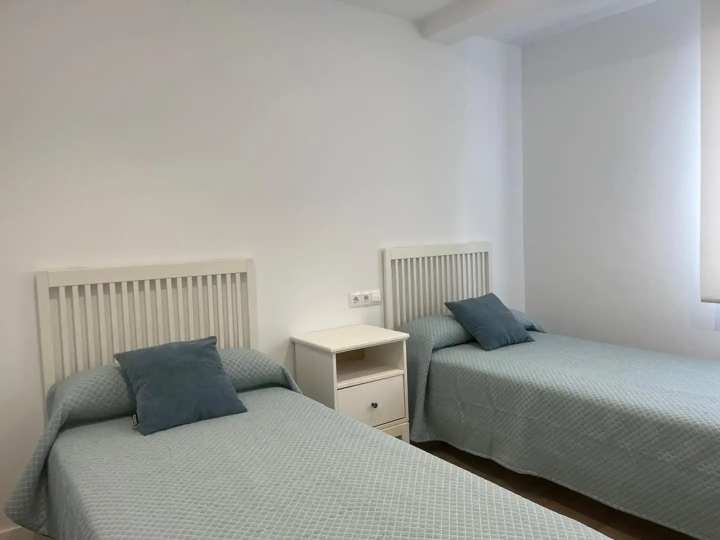 Habitación de Piso de alquiler en Vélez-Málaga con Aire acondicionado