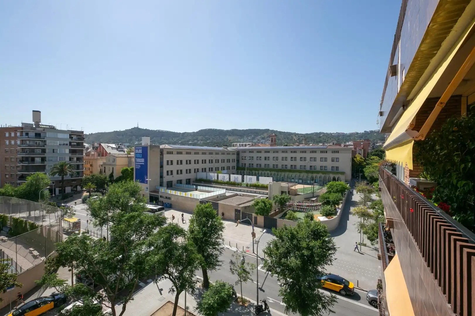 Vista exterior de Piso en venta en Barcelona con Calefacción, Parquet y Terraza