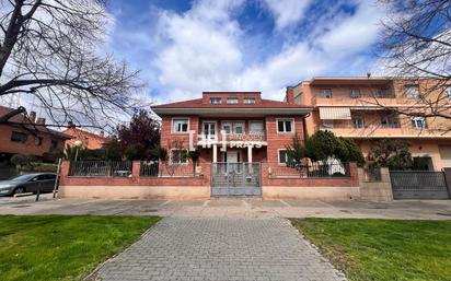 Vista exterior de Casa o xalet en venda en Fraga amb Aire condicionat, Calefacció i Terrassa