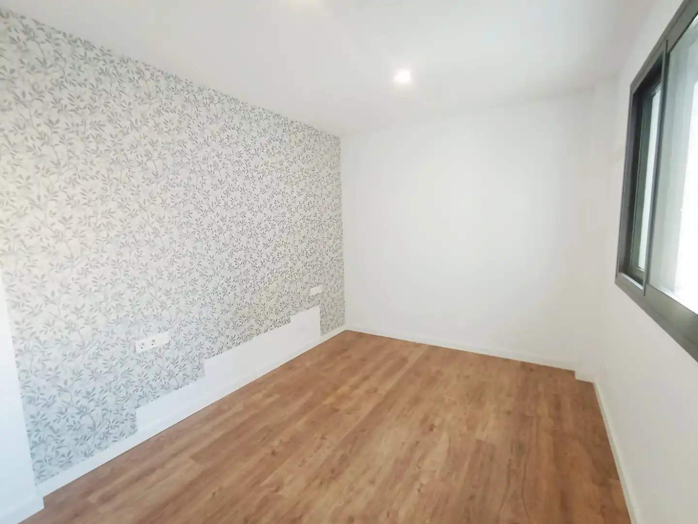 Bedroom of Flat for rent in Terrassa  with Air Conditioner and Heating