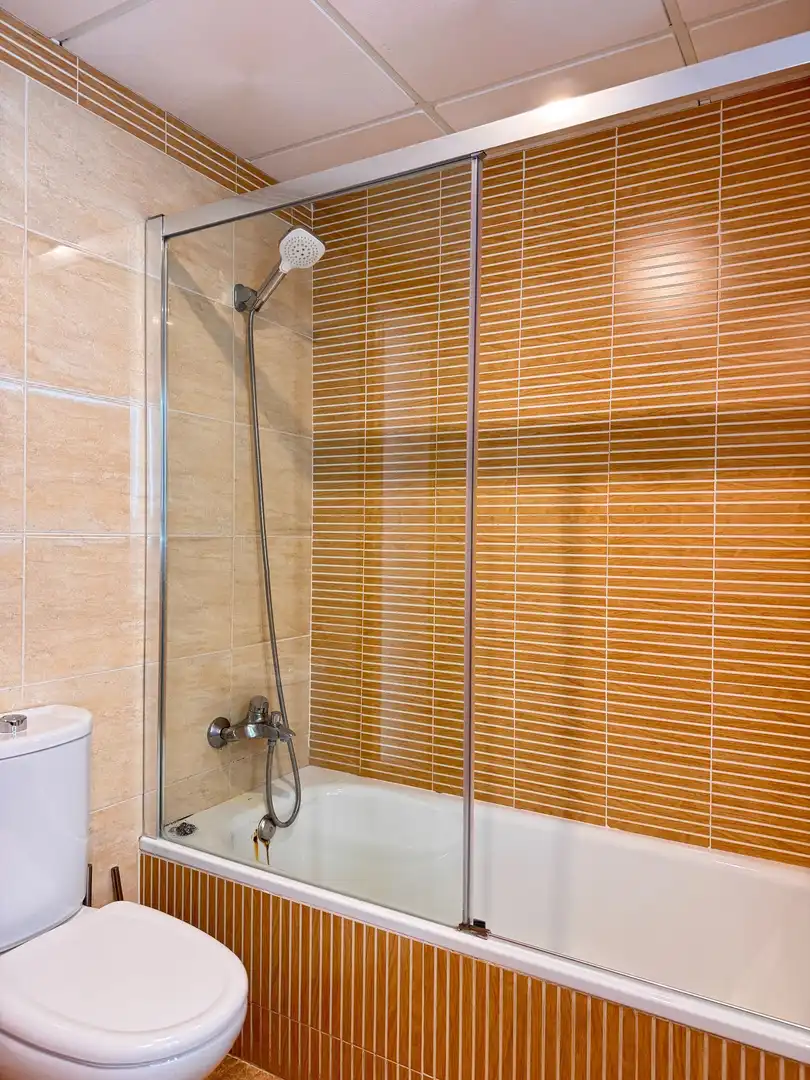 Baño de Ático en venta en Roquetas de Mar con Aire acondicionado, Calefacción y Trastero