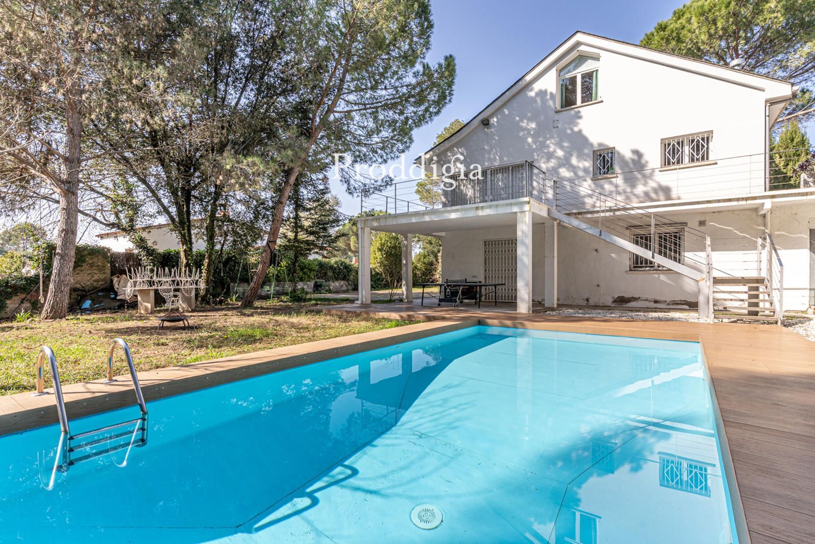 Exterior view of House or chalet for sale in Sant Cugat del Vallès  with Air Conditioner, Heating and Terrace