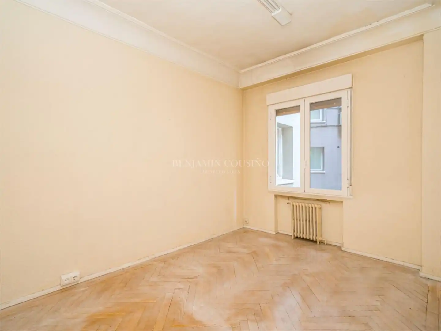 Habitación de Piso en venta en Madrid con Balcón