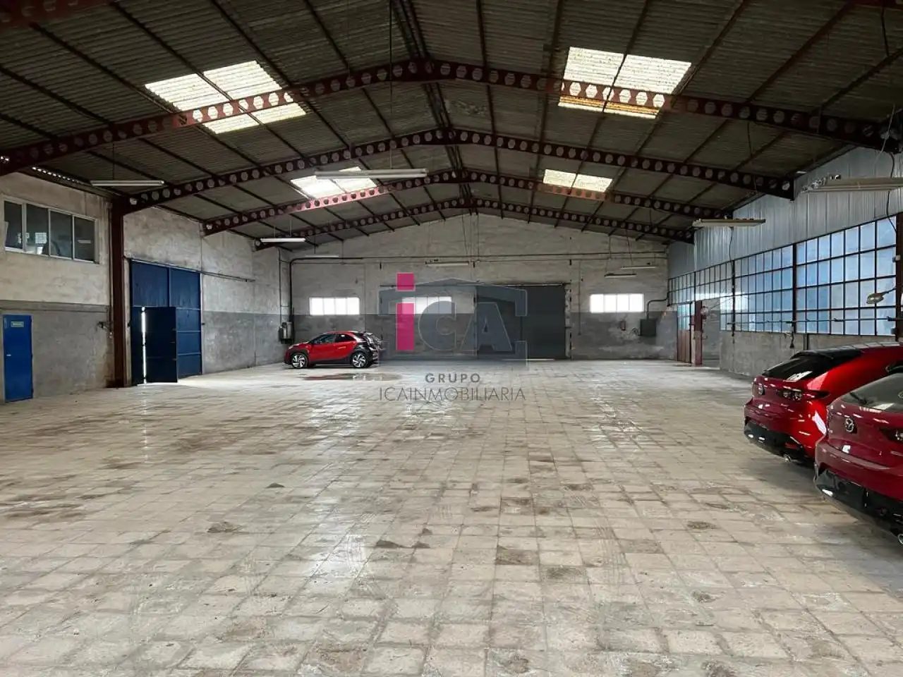 Nau industrial en venda a CALLE ALPARGATEROS ESQ CALLE TEJEDORES