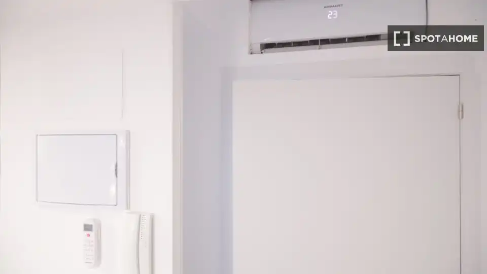 Habitación de Piso de alquiler en Madrid con Aire acondicionado, Calefacción y Amueblado