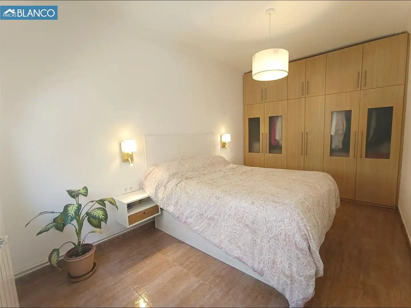 Habitación de Piso en venta en L'Hospitalet de Llobregat con Aire acondicionado, Calefacción y Jardín privado