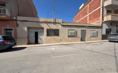 Vista exterior de Casa o xalet en venda en Novelda amb Calefacció, Jardí privat i Terrassa