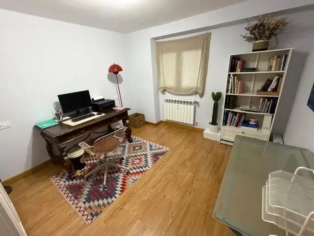 Sala de estar de Piso en venta en León Capital  con Calefacción, Parquet y Terraza