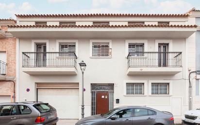 Exterior view of Single-family semi-detached for sale in  Valencia Capital  with Terrace and Balcony