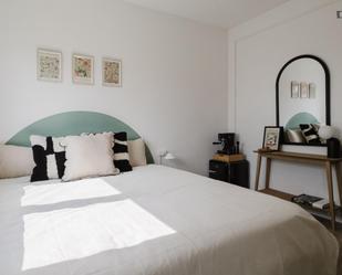 Bedroom of Apartment to share in  Barcelona Capital  with Balcony