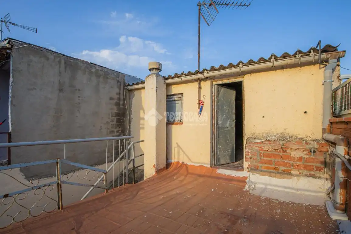 Außenansicht von Einfamilien-Reihenhaus zum Verkauf in Terrassa mit Terrasse
