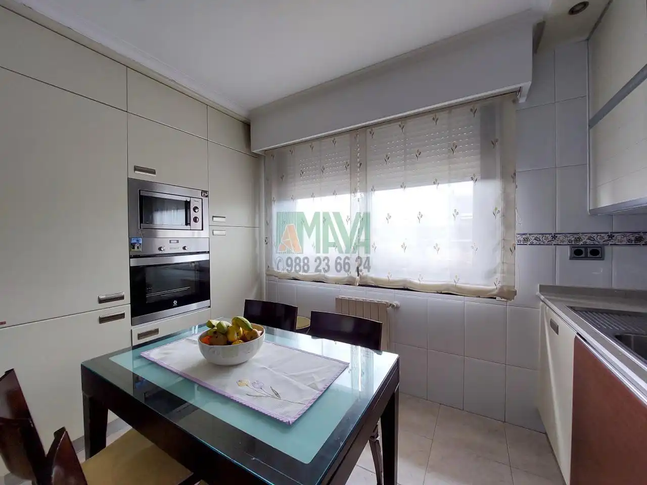 Cocina de Casa adosada en venta en Ourense Capital  con Calefacción