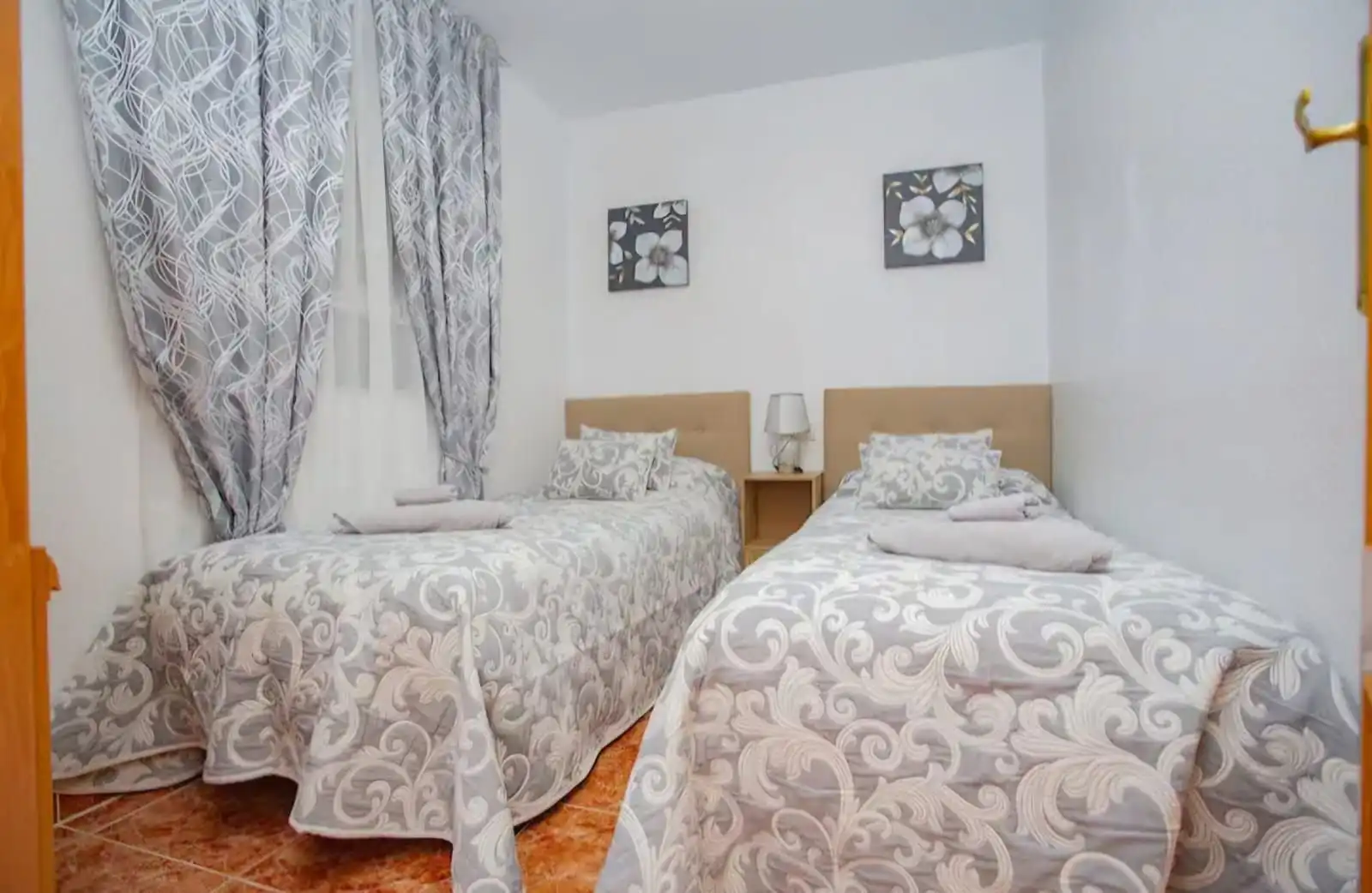 Habitación de Apartamento de alquiler en Torrevieja con Aire acondicionado, Amueblado y Internet