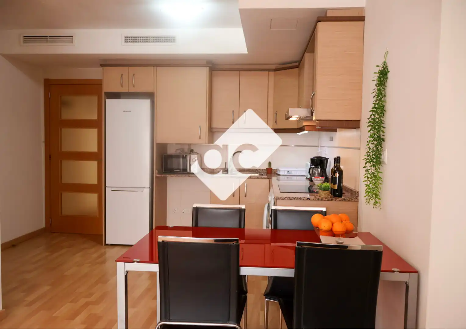 Cuina de Loft de lloguer en Valencia amb Moblat, Forn i Rentadora