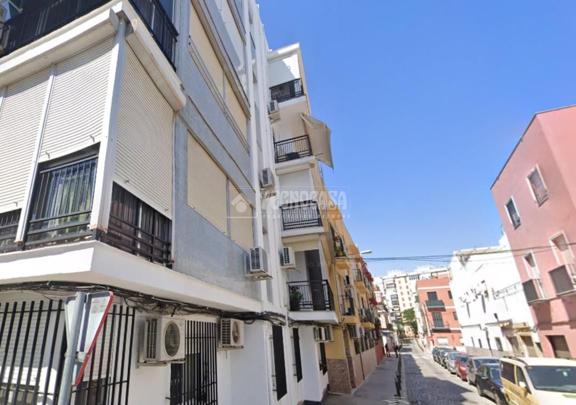 Exterior view of Flat for sale in  Sevilla Capital