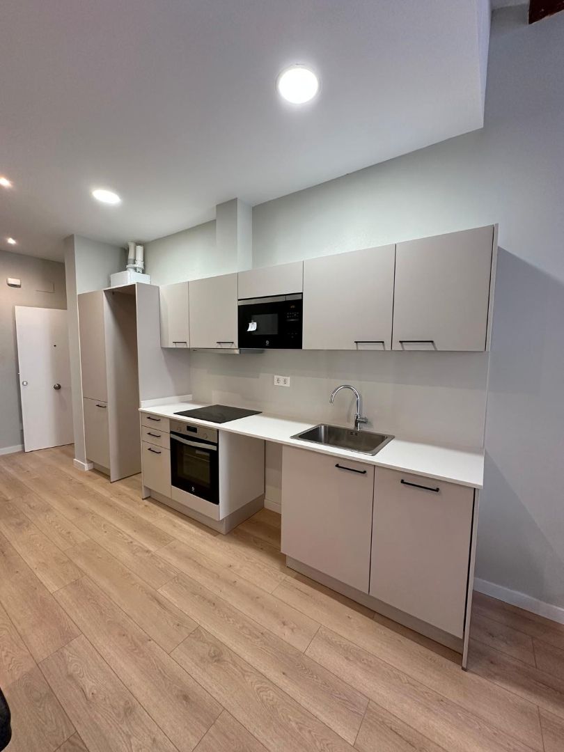 Cuina de Pis en venda en Manresa amb Calefacció, Traster i Forn