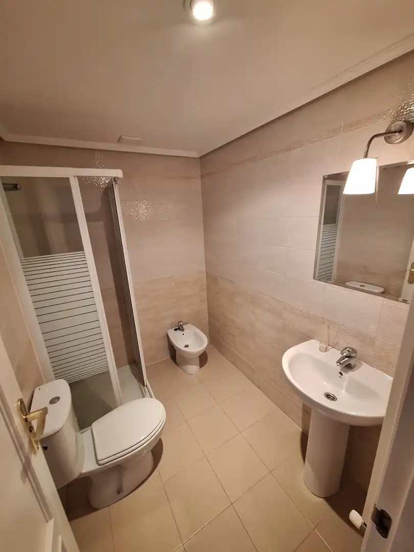 Bany de Pis per a compartir en Cobeña amb Jardí privat, Parquet i Terrassa