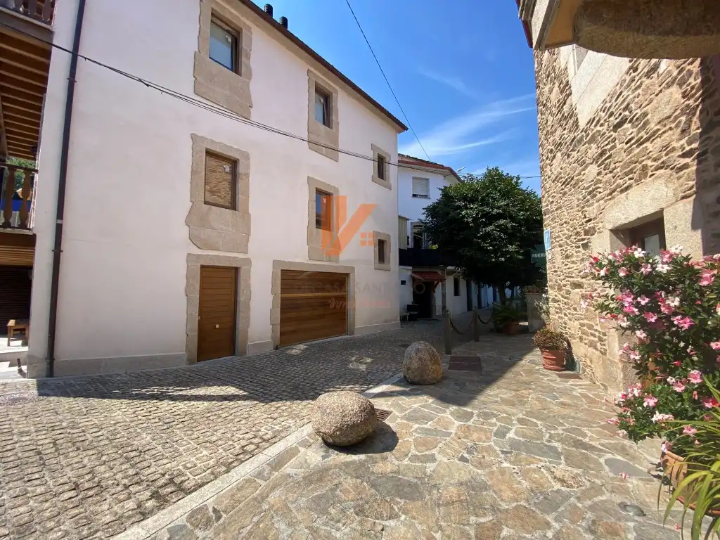 Vista exterior de Casa o xalet en venda en Boqueixón amb Traster, Moblat i Forn