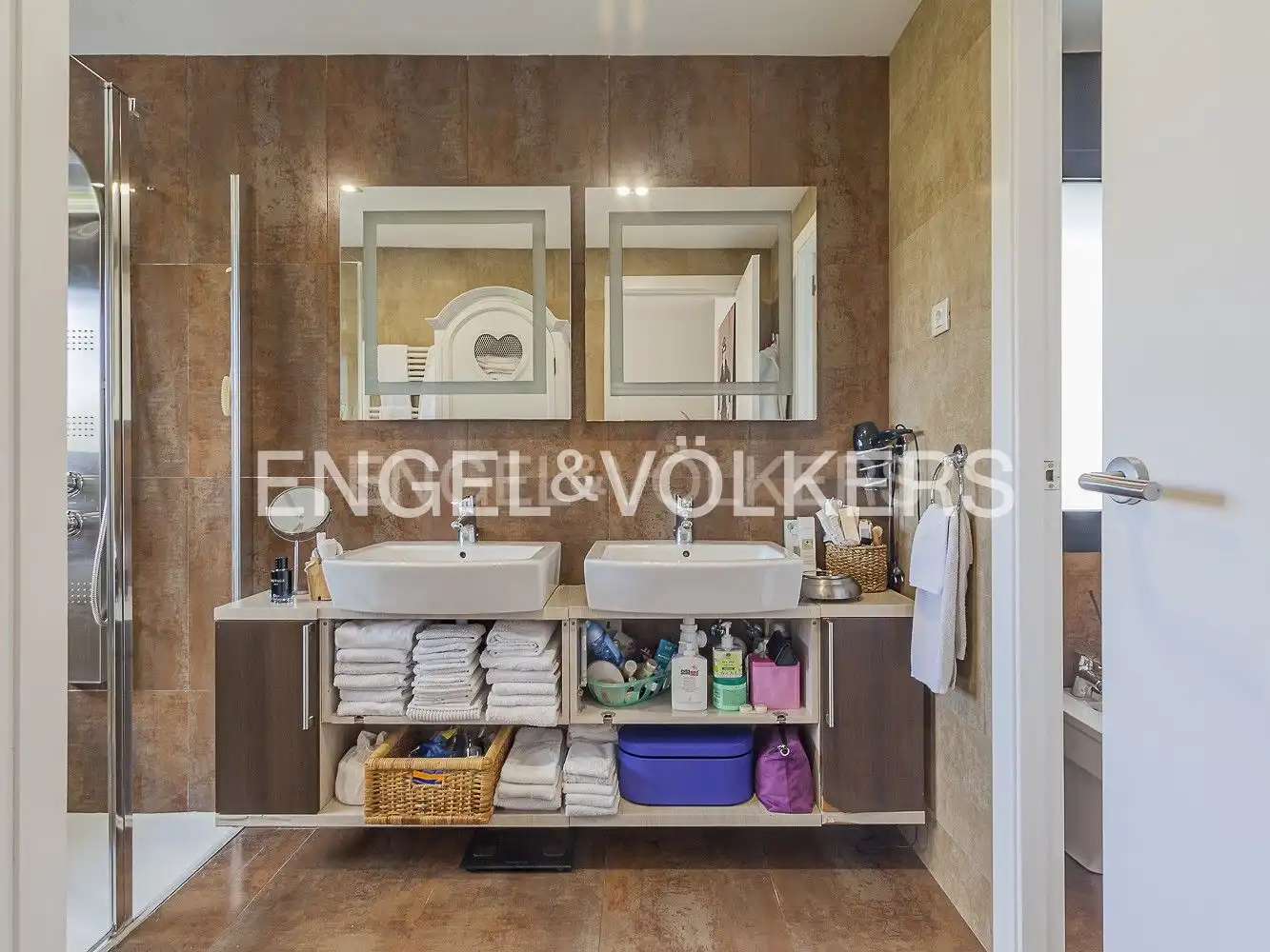 Bany de Casa o xalet en venda en Sant Cugat del Vallès amb Calefacció, Jardí privat i Parquet