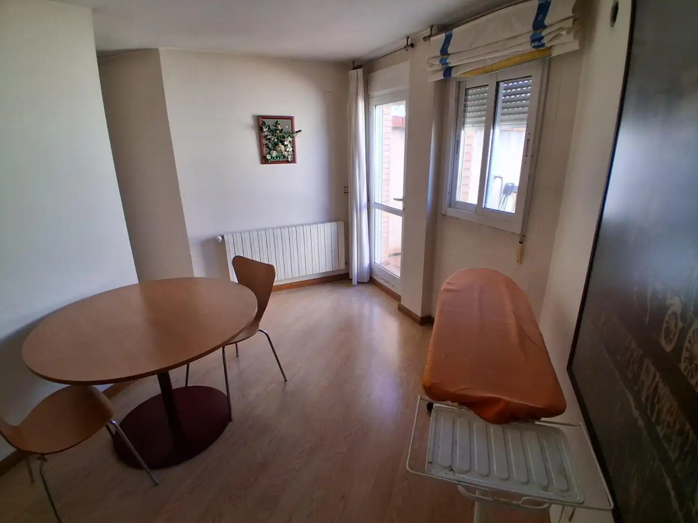Habitación de Casa adosada en venta en Albacete con Aire acondicionado, Calefacción y Jardín privado