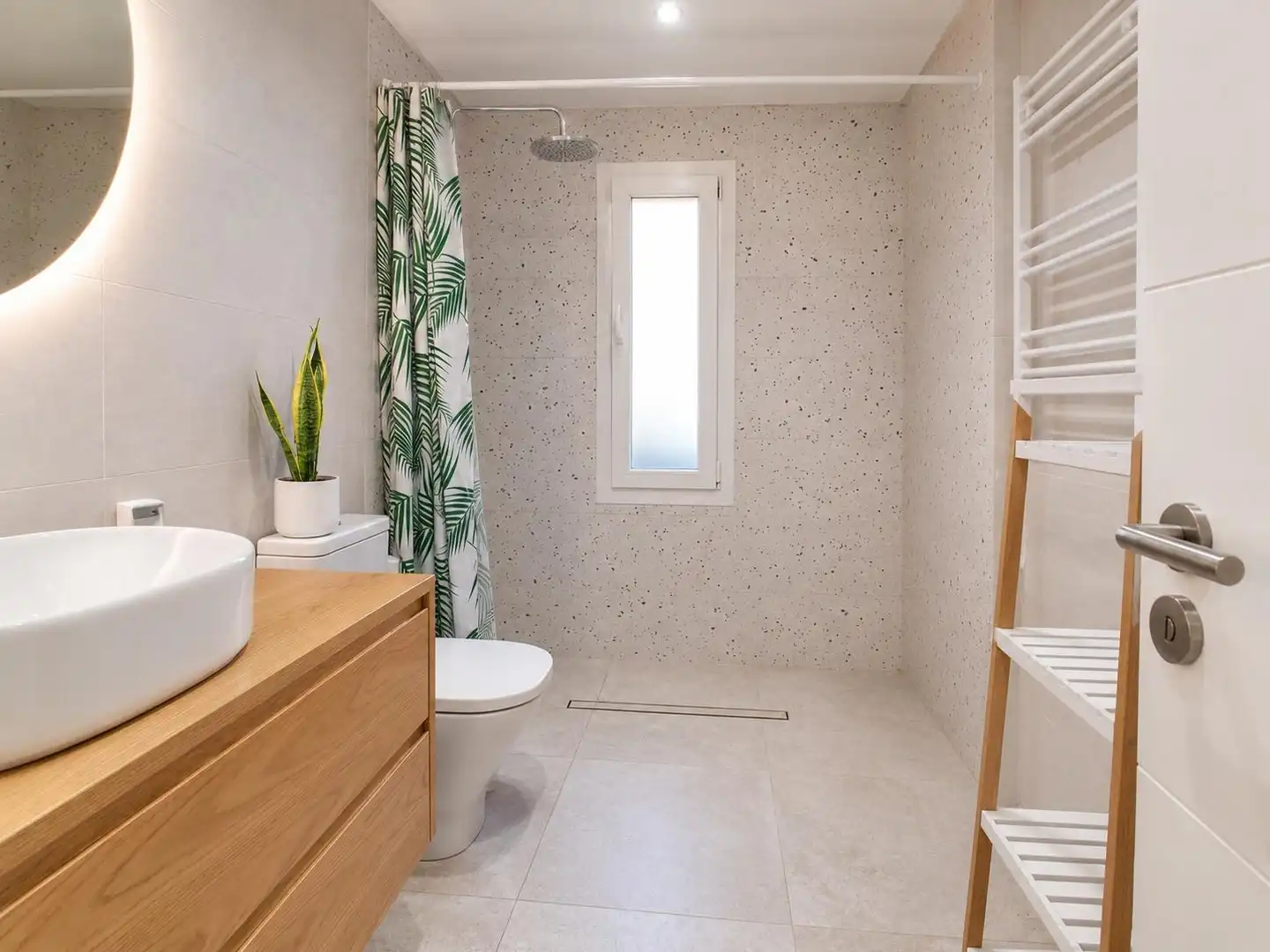 Baño de Casa o chalet en venta en Bàscara con Aire acondicionado, Calefacción y Jardín privado