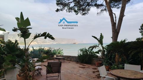 Gran vivienda frente al mar en Altea, con jardín, terrazas y múltiples estancias