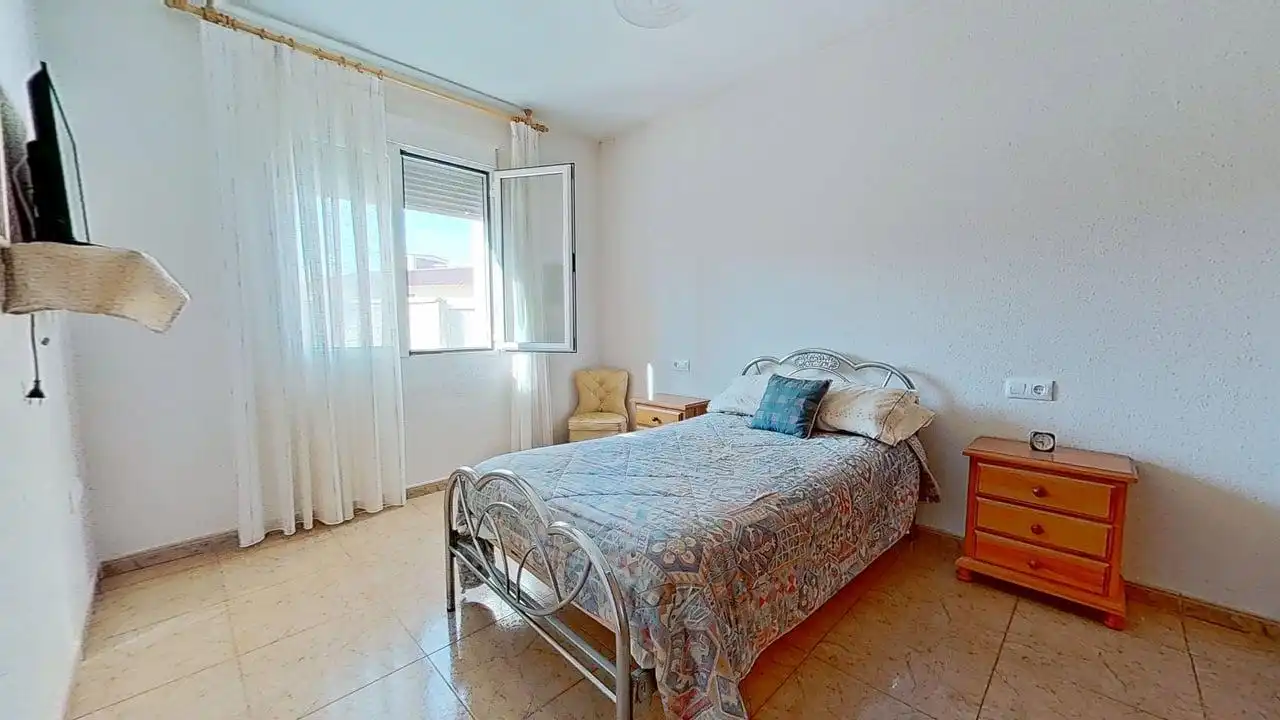 Dormitori de Casa adosada en venda en Santiuste de San Juan Bautista amb Calefacció, Jardí privat i Moblat