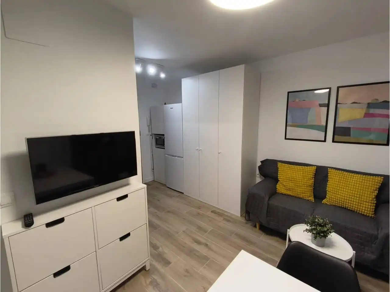 Study for rent in Calle Pintor Velazquez, Camino de Ronda