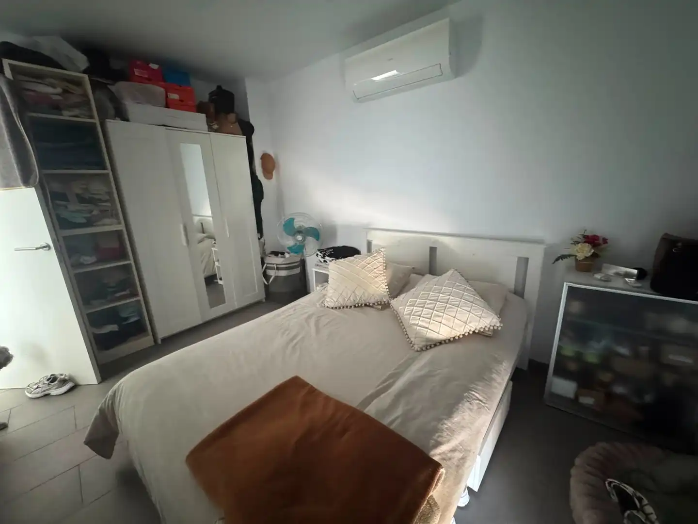 Schlafzimmer von Dachboden zum Verkauf in Badalona mit Klimaanlage, Heizung und Terrasse