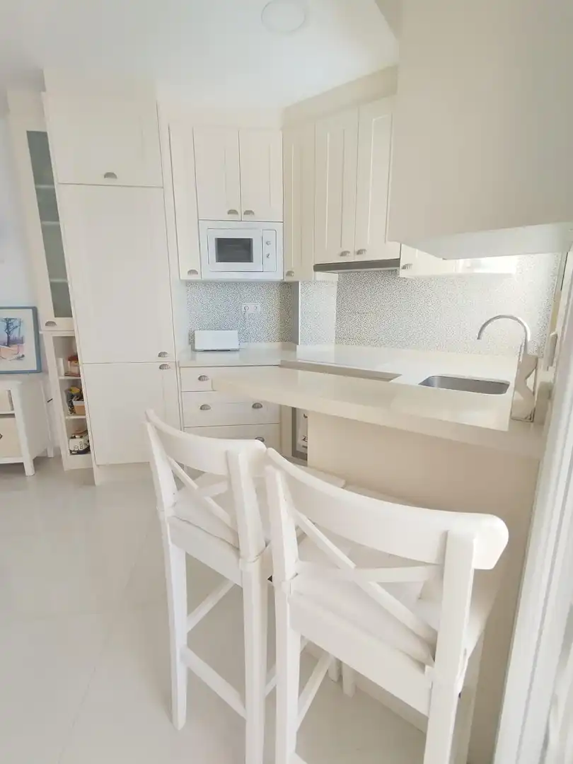 Cocina de Apartamento de alquiler en Torrenueva Costa con Jardín privado, Terraza y Amueblado