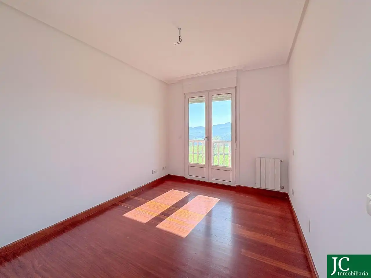Dormitori de Casa adosada en venda en Ampuero amb Calefacció, Jardí privat i Terrassa