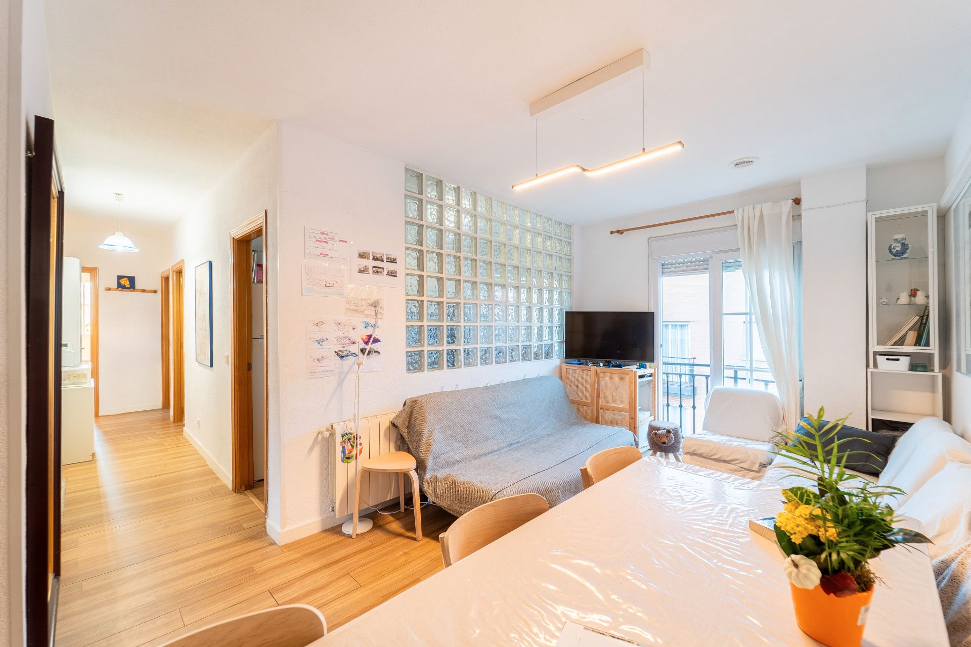 Living room of Flat for sale in Villanueva de la Cañada  with Air Conditioner, Heating and Parquet flooring