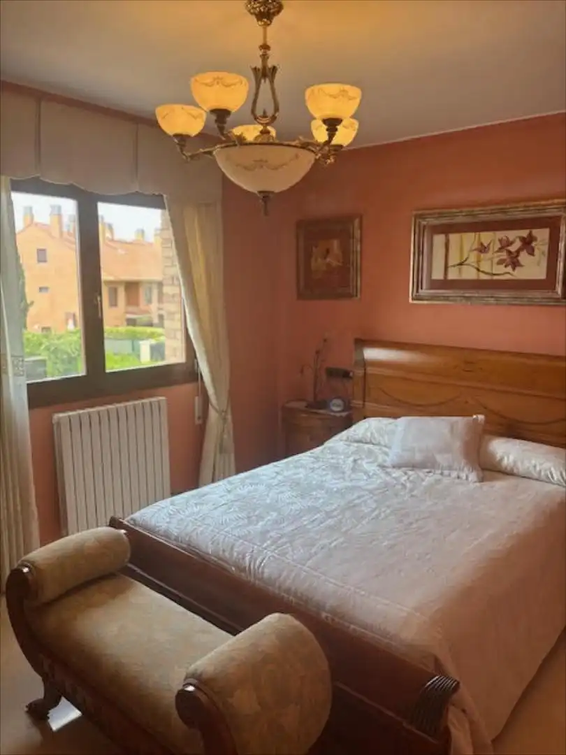 Dormitori de Casa adosada en venda en Zaragoza amb Terrassa i Traster