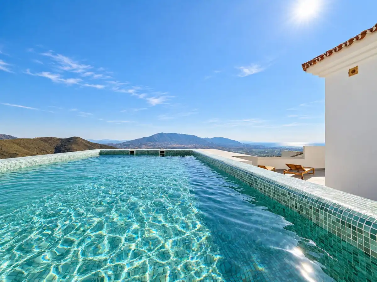 Piscina de Casa adosada en venda en Ojén pueblo