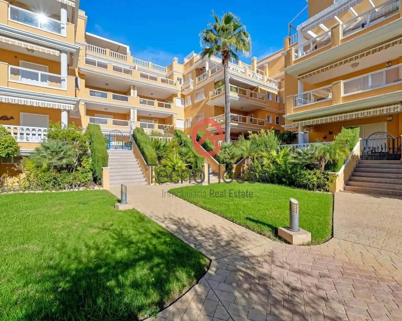 Vista exterior de Apartament en venda en Orihuela amb Aire condicionat, Jardí privat i Terrassa