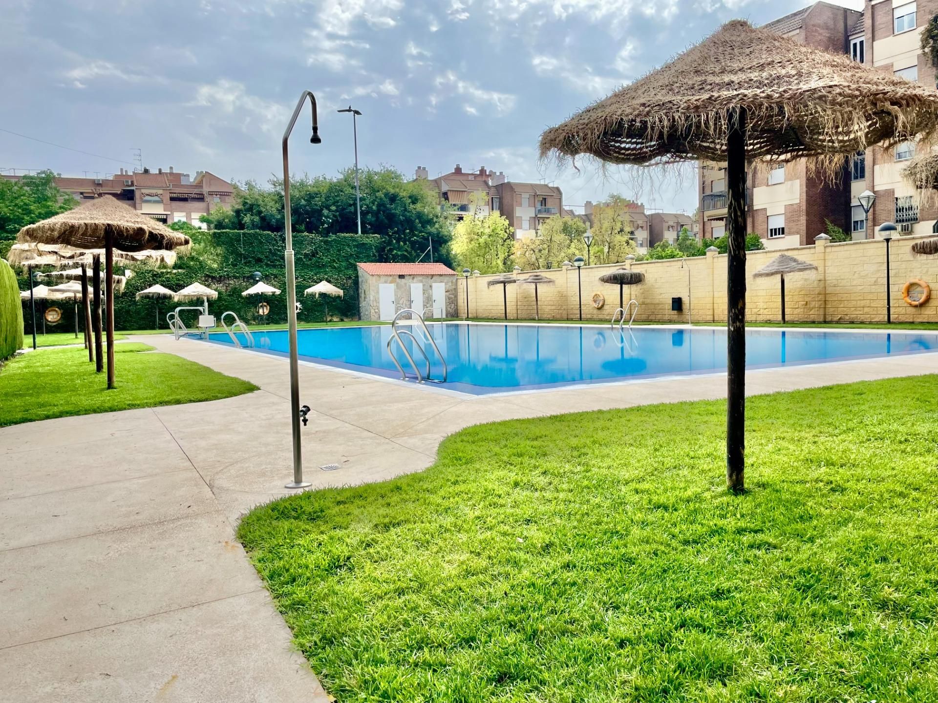 Piscina de Pis de lloguer en  Córdoba Capital amb Aire condicionat, Calefacció i Jardí privat