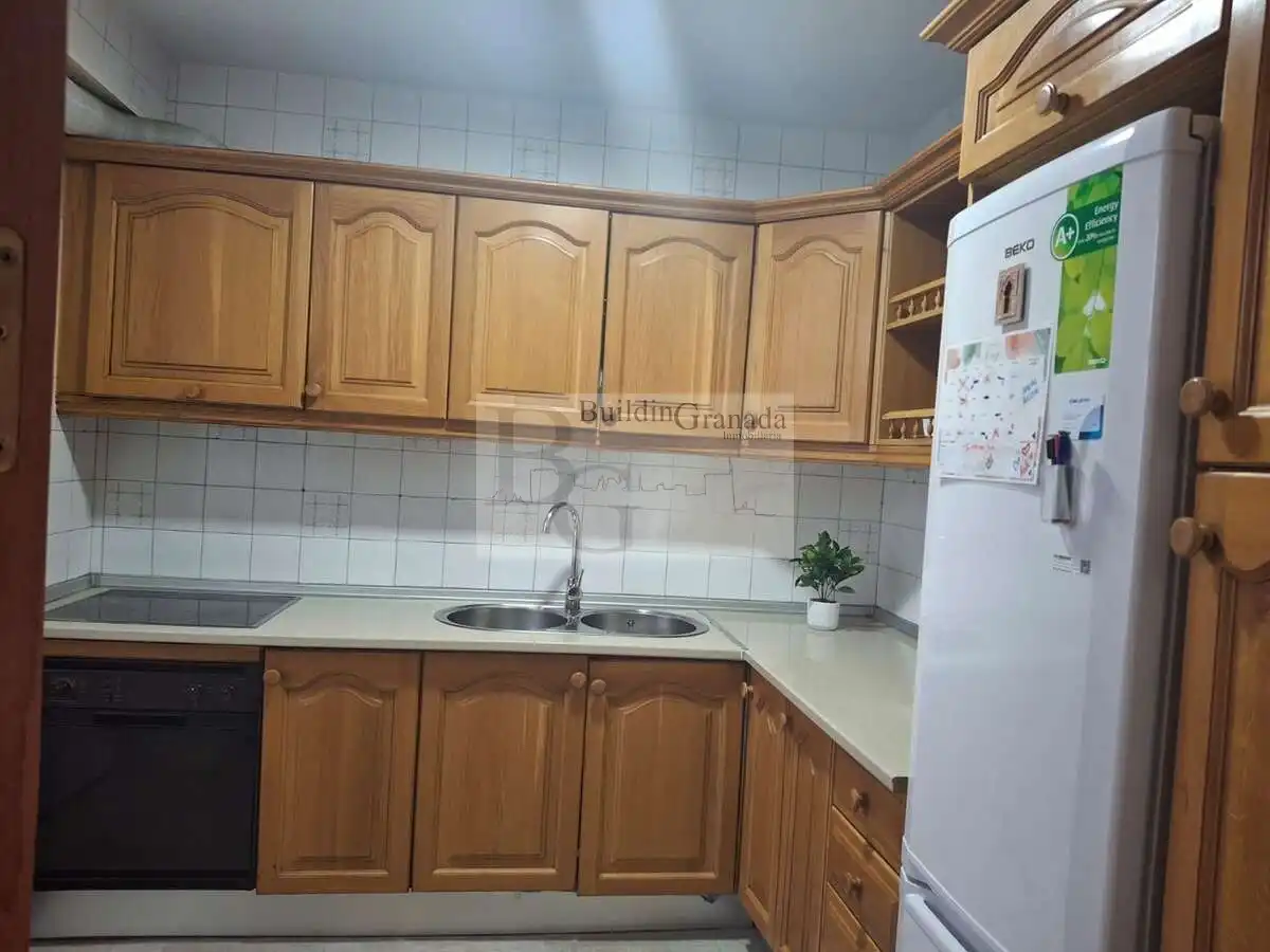 Cuina de Pis de lloguer en Granada amb Calefacció, Terrassa i Moblat