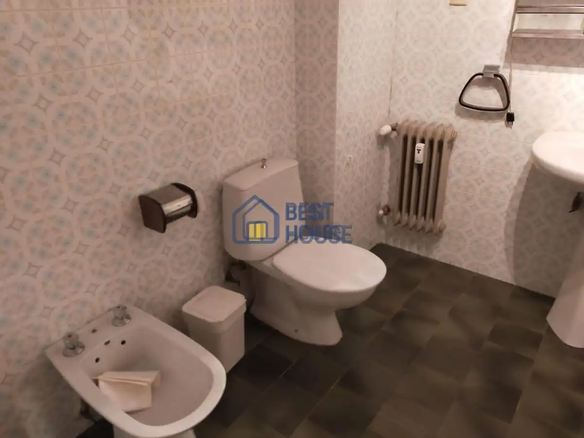 Baño de Piso de alquiler en León Capital  con Calefacción, Parquet y Amueblado