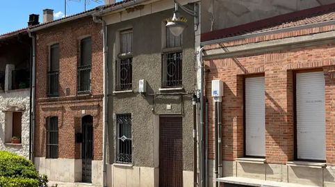 Foto 2 de Casa adosada en venda a Plaza Constitución, 2, Viana de Cega, Valladolid